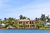 view+to+beautiful+houses+from+the+canal+in+Fort+Lauderdale