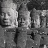 Large+Buddha+statues+at+the+Khmer+Kingdom+palace+ruins