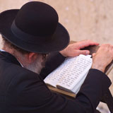 Jewish+man+praying+at+the+Western+Wall
