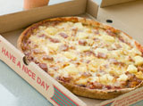 Ham+and+Pineapple+Pizza+in+a+Take+Away+Box