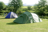 Camping+tent+field+over+green+grass+outdoor+field