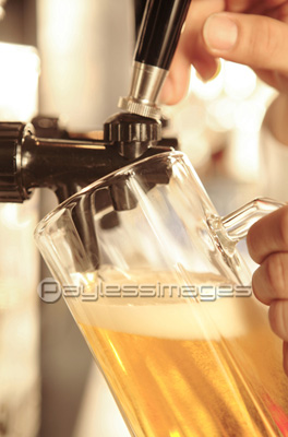 ビールサーバー 商用利用可能な写真素材 イラスト素材ならストックフォトの定額制ペイレスイメージズ