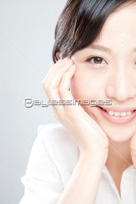 頬杖をつく女性 ストックフォトの定額制ペイレスイメージズ