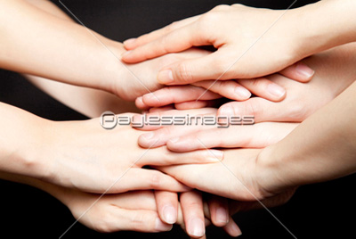 重なる手 商用利用可能な写真素材 イラスト素材ならストックフォトの定額制ペイレスイメージズ