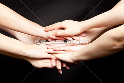 重なる手 商用利用可能な写真素材 イラスト素材ならストックフォトの定額制ペイレスイメージズ