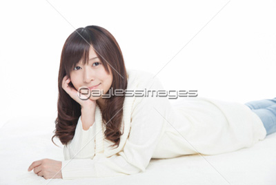 頬杖をつく女性 ストックフォトの定額制ペイレスイメージズ