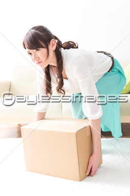 「荷物　持ち上げる」の画像検索結果