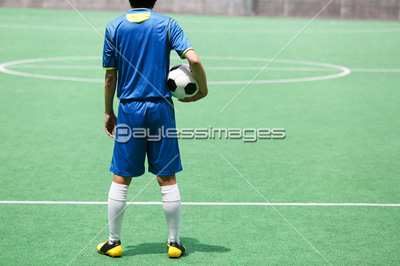 サッカー選手の後ろ姿 商用利用可能な写真素材 イラスト素材ならストックフォトの定額制ペイレスイメージズ