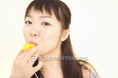 笛を吹く女性 - 商用利用可能な写真素材・イラスト素材ならストック