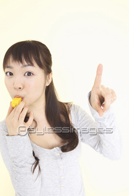 ブロンズ製 笛を吹く女性 沢田恒夫 『笛を吹く女』 [古美術こもれび] 骨董,掛軸,絵画の買取と