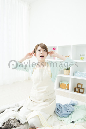 家事が苦手な女性 ストックフォトの定額制ペイレスイメージズ