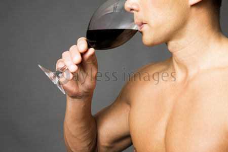 ワインを飲む男性 商用利用可能な写真素材 イラスト素材ならストックフォトの定額制ペイレスイメージズ ワインを飲む男性 商用利用可能な写真素材 イラスト素材ならストックフォトの定額制ペイレスイメージズ