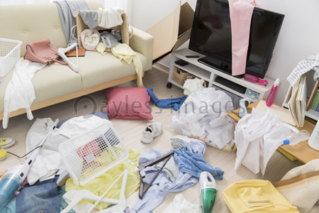 散らかった部屋 商用利用可能な写真素材 イラスト素材ならストックフォトの定額制ペイレスイメージズ