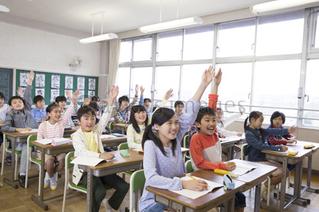 小学校の授業 商用利用可能な写真素材 イラスト素材ならストックフォトの定額制ペイレスイメージズ