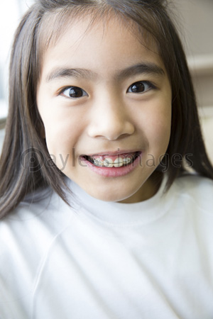 笑顔の女子小学生 ストックフォトの定額制ペイレスイメージズ
