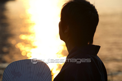 浴衣男性シルエット ストックフォトの定額制ペイレスイメージズ