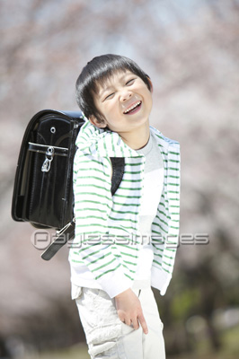 男子小学生ポートレート 商用利用可能な写真素材 イラスト素材ならストックフォトの定額制ペイレスイメージズ