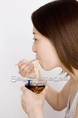 ���ͤ򿩤٤����