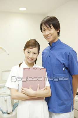 男性歯医者と女性歯科衛生士 商用利用可能な写真素材 イラスト素材ならストックフォトの定額制ペイレスイメージズ