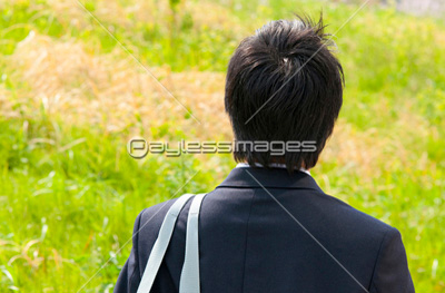 男子高校生の後姿 ストックフォトの定額制ペイレスイメージズ