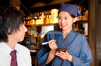 注文を取る店員 ストックフォトの定額制ペイレスイメージズ