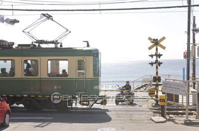 江ノ島と江ノ電 商用利用可能な写真素材 イラスト素材ならストックフォトの定額制ペイレスイメージズ 江ノ島と江ノ電 商用利用可能な写真素材 イラスト素材ならストックフォトの定額制ペイレスイメージズ