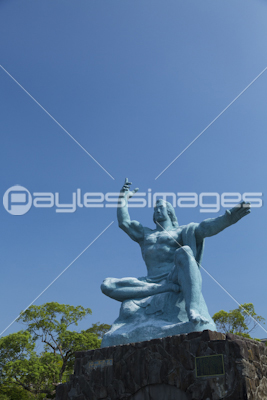 長崎の平和祈念像 商用利用可能な写真素材 イラスト素材ならストックフォトの定額制ペイレスイメージズ