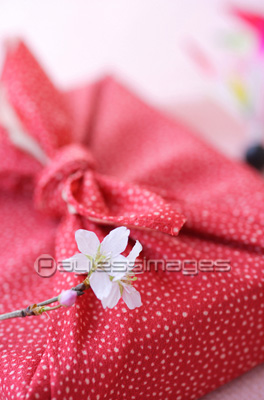 赤い風呂敷の写真 イラスト素材 Gf0780050200 ペイレスイメージズ