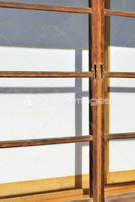 日本家屋のガラス戸の写真 イラスト素材 Gf ペイレスイメージズ