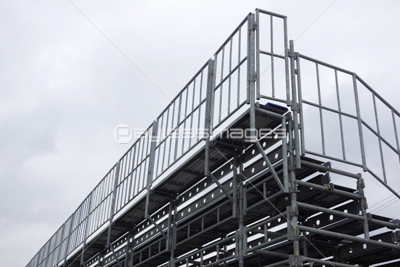 鉄パイプの仮設観客席 商用利用可能な写真素材 イラスト素材ならストックフォトの定額制ペイレスイメージズ