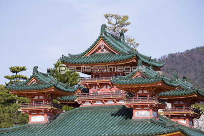 平安神宮蒼龍楼 商用利用可能な写真素材 イラスト素材ならストックフォトの定額制ペイレスイメージズ