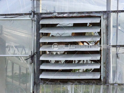 畑のビニールハウスの換気扇 商用利用可能な写真素材 イラスト素材ならストックフォトの定額制ペイレスイメージズ 畑のビニールハウスの換気扇 商用利用可能な写真素材 イラスト素材ならストックフォトの定額制ペイレスイメージズ