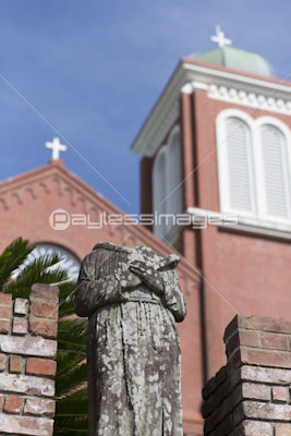 浦上天主堂と首無しマリア像 ストックフォトの定額制ペイレスイメージズ