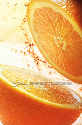 オレンジの輪切り 商用利用可能な写真素材 イラスト素材ならストックフォトの定額制ペイレスイメージズ