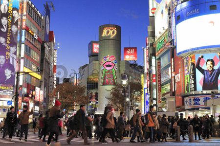 渋谷スクランブル交差点 商用利用可能な写真素材 イラスト素材ならストックフォトの定額制ペイレスイメージズ