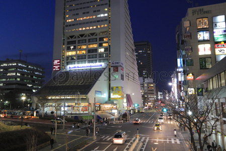 中野駅前夜景 ストックフォトの定額制ペイレスイメージズ