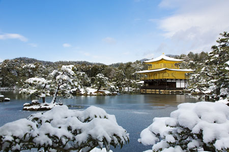 金閣寺の雪景色 - 商用利用可能な写真素材・イラスト素材ならストック