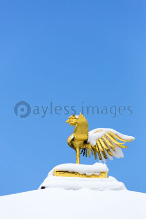 金閣寺の鳳凰 商用利用可能な写真素材 イラスト素材ならストックフォトの定額制ペイレスイメージズ 金閣寺の鳳凰 商用利用可能な写真素材 イラスト素材ならストックフォトの定額制ペイレスイメージズ