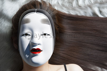 能面を被ってる日本人形 ガラスケース付き 能面を被ってる日本人形 SA046/