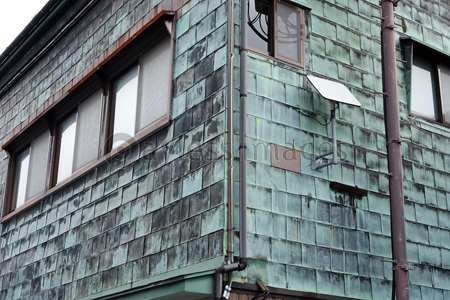 住宅の銅板壁の緑青 商用利用可能な写真素材 イラスト素材ならストックフォトの定額制ペイレスイメージズ