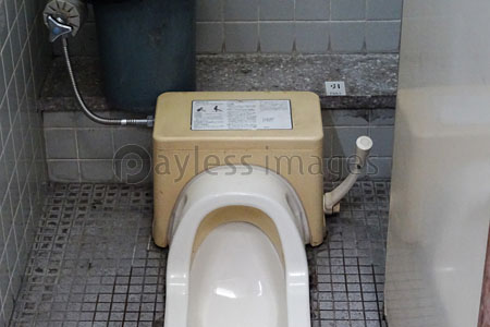 昔の水洗トイレの写真 イラスト素材 写真素材 ストックフォトの定額制ペイレスイメージズ