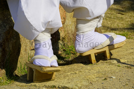 白足袋と高下駄 商用利用可能な写真素材 イラスト素材ならストックフォトの定額制ペイレスイメージズ