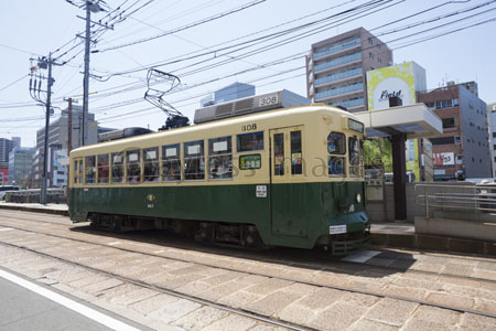 長崎の路面電車の電停 商用利用可能な写真素材 イラスト素材ならストックフォトの定額制ペイレスイメージズ