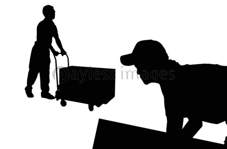 荷物を運ぶ男性シルエット 商用利用可能な写真素材 イラスト素材ならストックフォトの定額制ペイレスイメージズ