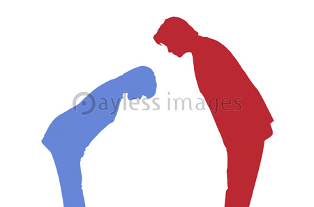 背中合わせのカップルシルエット 商用利用可能な写真素材 イラスト素材ならストックフォトの定額制ペイレスイメージズ