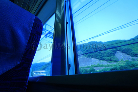 電車の車窓風景の写真 イラスト素材 Gf1120694028 ペイレスイメージズ