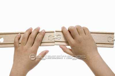 子供の手 商用利用可能な写真素材 イラスト素材ならストックフォトの定額制ペイレスイメージズ