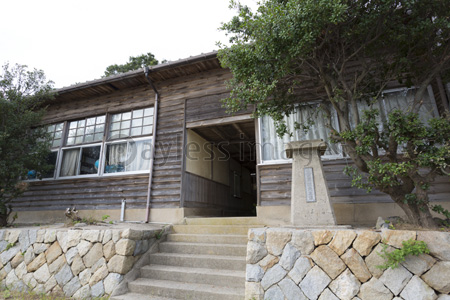 廃校になった木造校舎 - 商用利用可能な写真素材・イラスト素材なら 