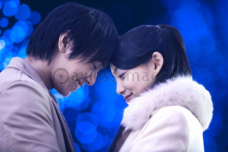 額をくっつけ合うカップル 商用利用可能な写真素材 イラスト素材ならストックフォトの定額制ペイレスイメージズ 額をくっつけ合うカップル 商用利用可能な写真素材 イラスト素材ならストックフォトの定額制ペイレスイメージズ