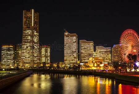 横浜みなとみらい21 夜景 商用利用可能な写真素材 イラスト素材ならストックフォトの定額制ペイレスイメージズ